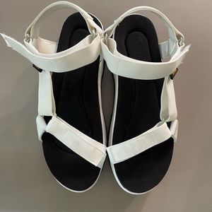 JADITO UNIVERSAL Teva sandal
